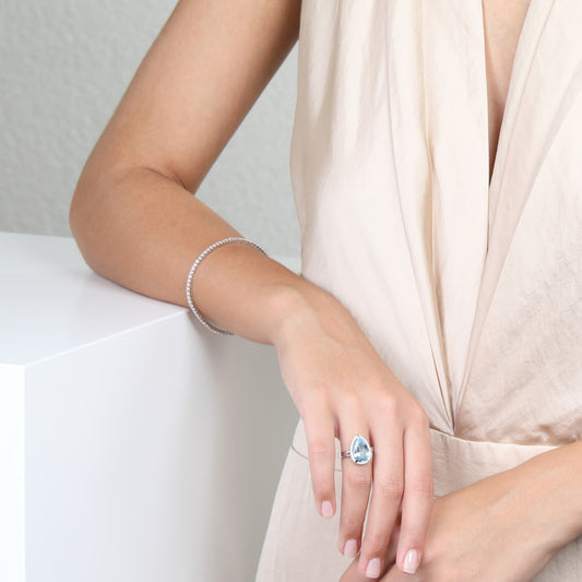 Ring 18k White Gold Topaz, Diamond 0.15 ct, 30 Stones, brilliant, w-si