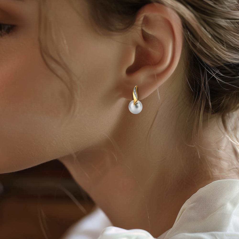 Stud earrings 18k Yellow Gold Diamond White, 0.10 ct, 2 Stones, brilliant, w-si Freshwater pearl White, 2 Pearls, 7 mm